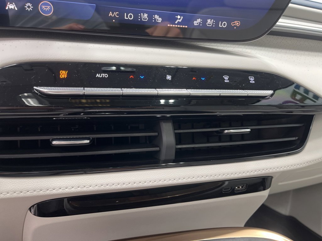 New 2026 Buick Enclave Avenir w/ Super Cruise Package AWD/4WD image 18