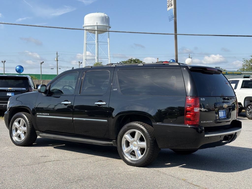 Used 2012 Chevrolet Suburban LTZ RWD image 4
