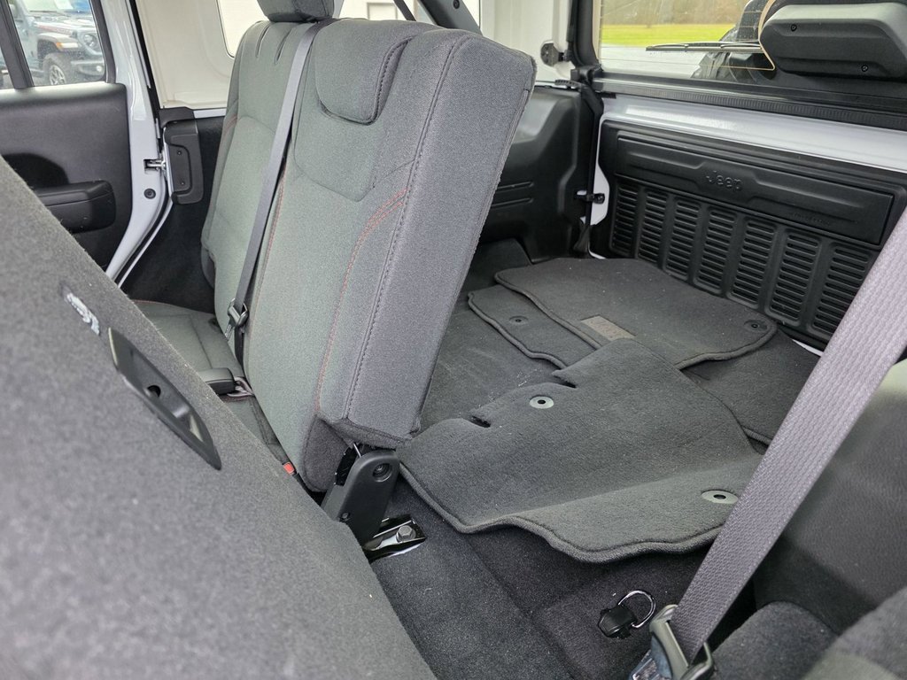 Used 2025 Jeep Wrangler Unlimited Rubicon image 14