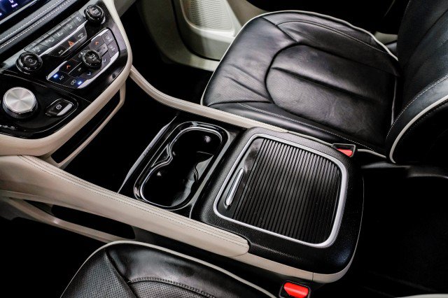Used 2022 Chrysler Pacifica Limited FWD image 27