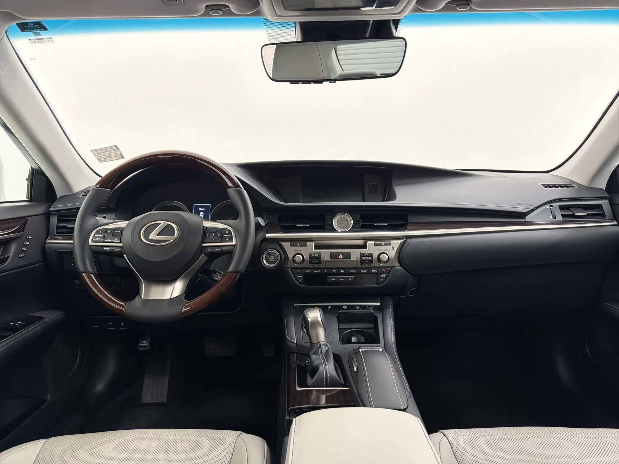 Used 2018 Lexus ES 350 w/ Luxury Package w/Wood Trim image 15