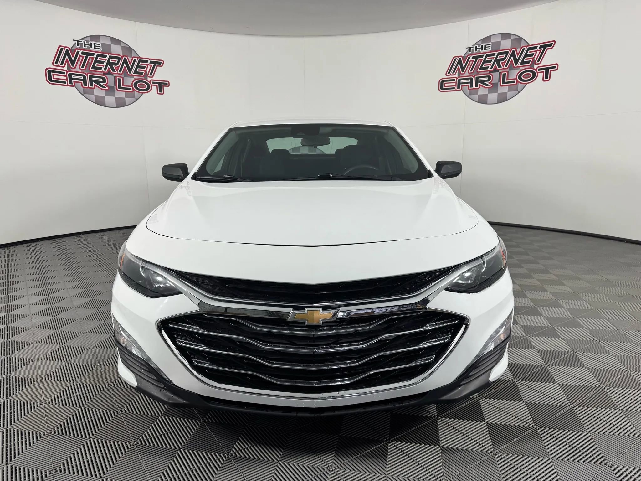 Used 2023 Chevrolet Malibu LS image 2