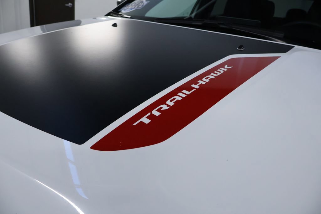 Used 2024 Jeep Compass Trailhawk image 11