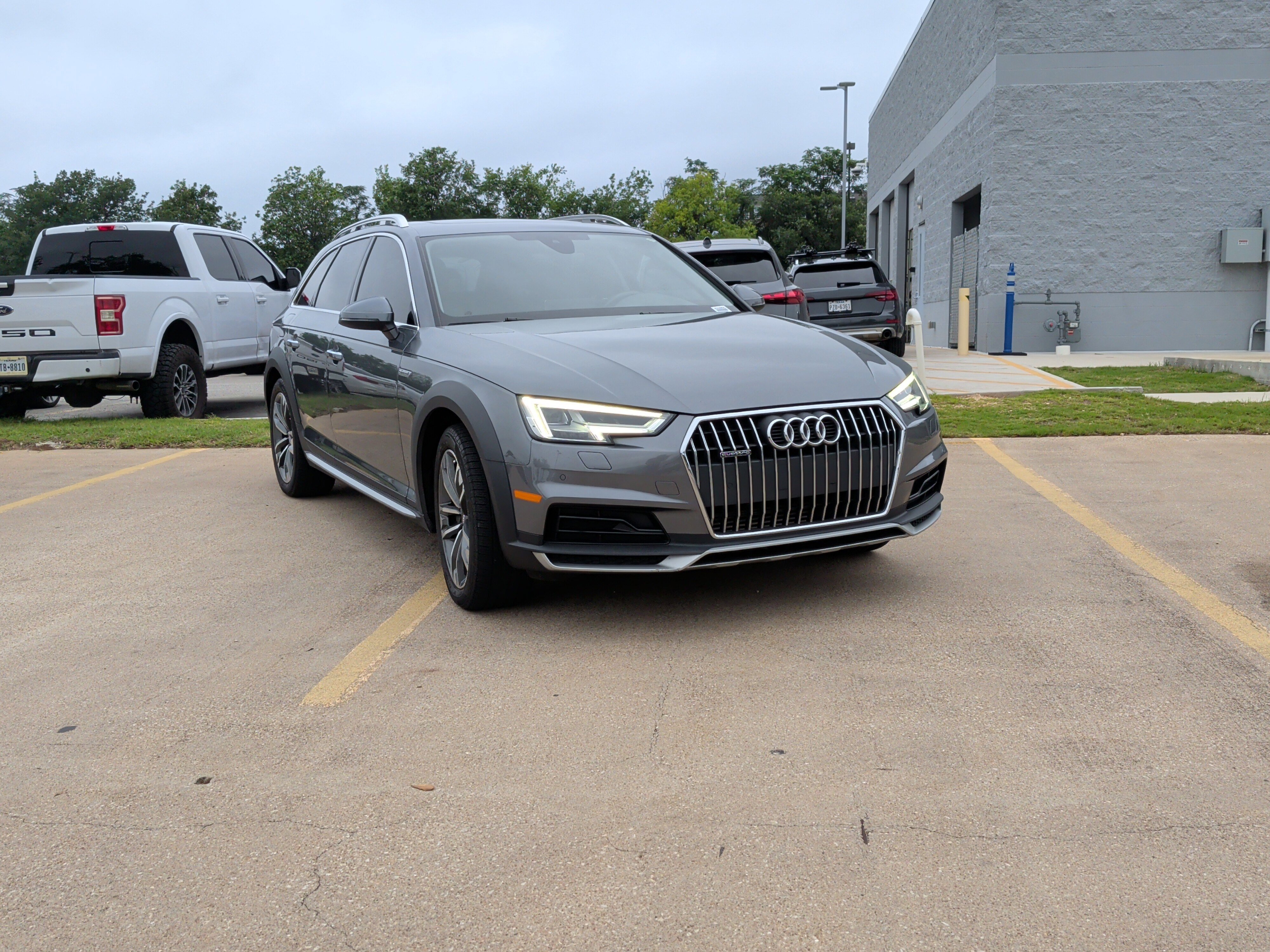 Used 2018 Audi A4 2.0T allroad Premium Plus AWD/4WD image 2