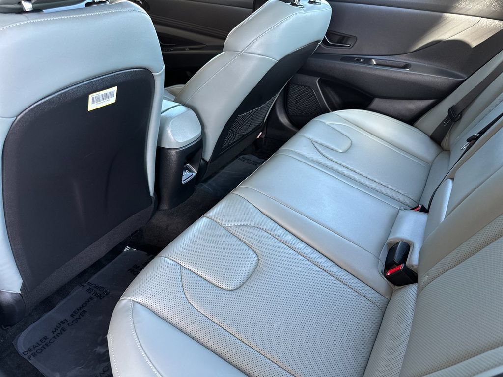 Used 2025 Hyundai Elantra Limited FWD image 11
