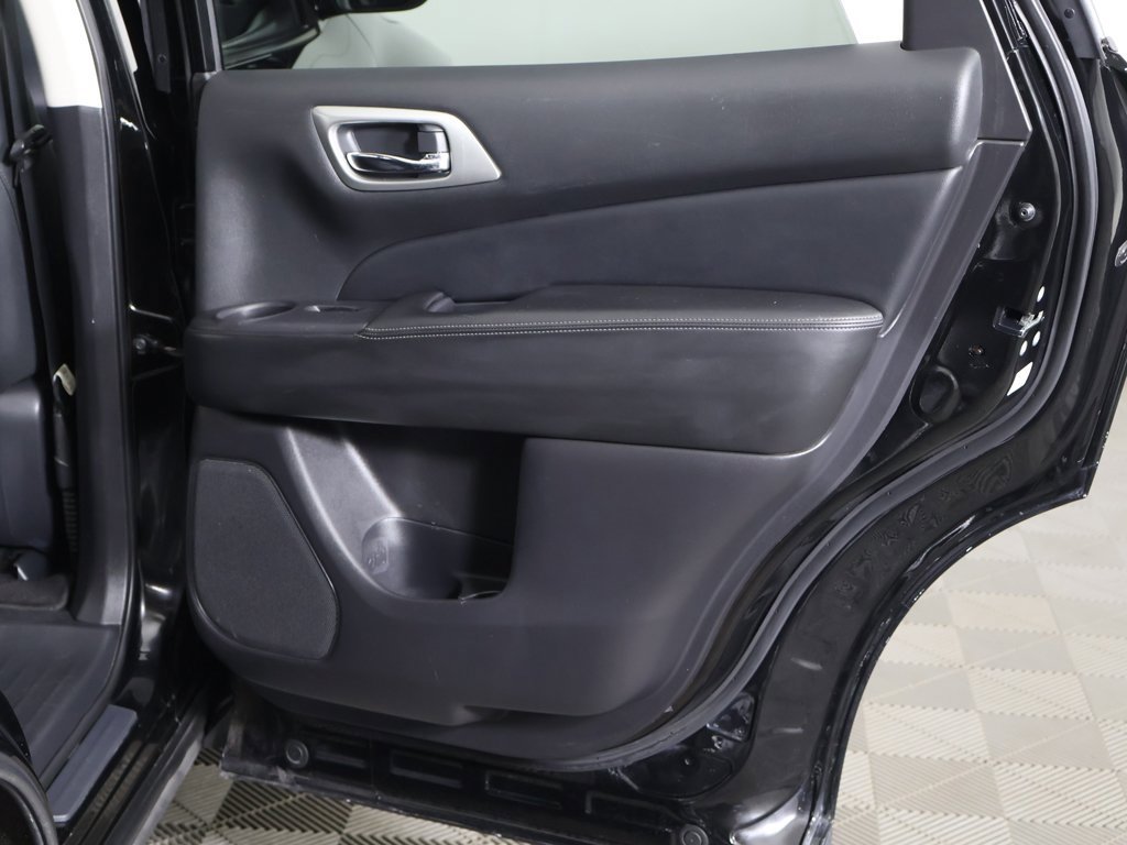 Used 2020 Nissan Pathfinder S image 22