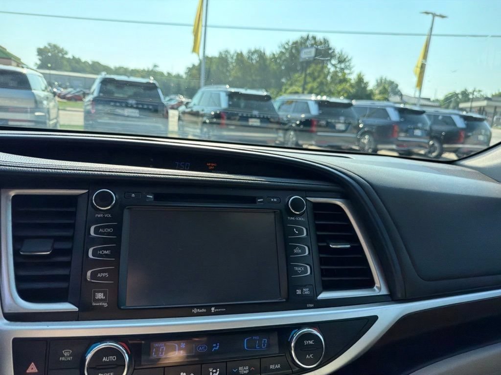 Used 2015 Toyota Highlander Limited AWD/4WD image 30
