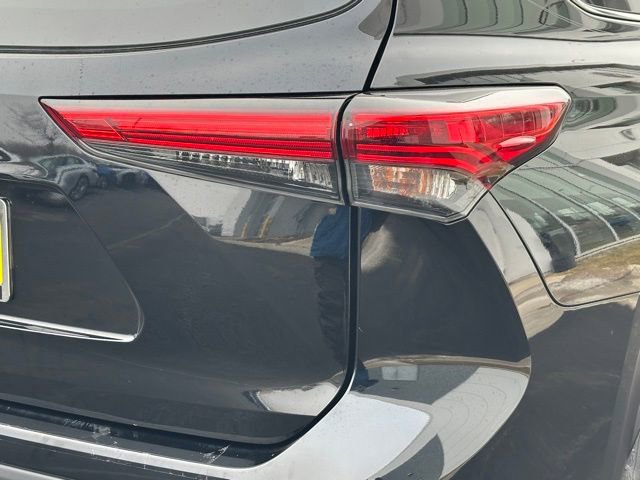 Used 2021 Toyota Highlander L image 14