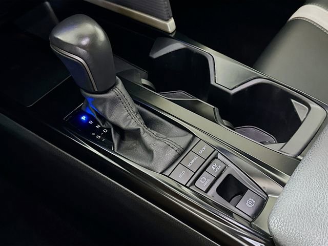 Used 2025 Toyota Camry SE image 19