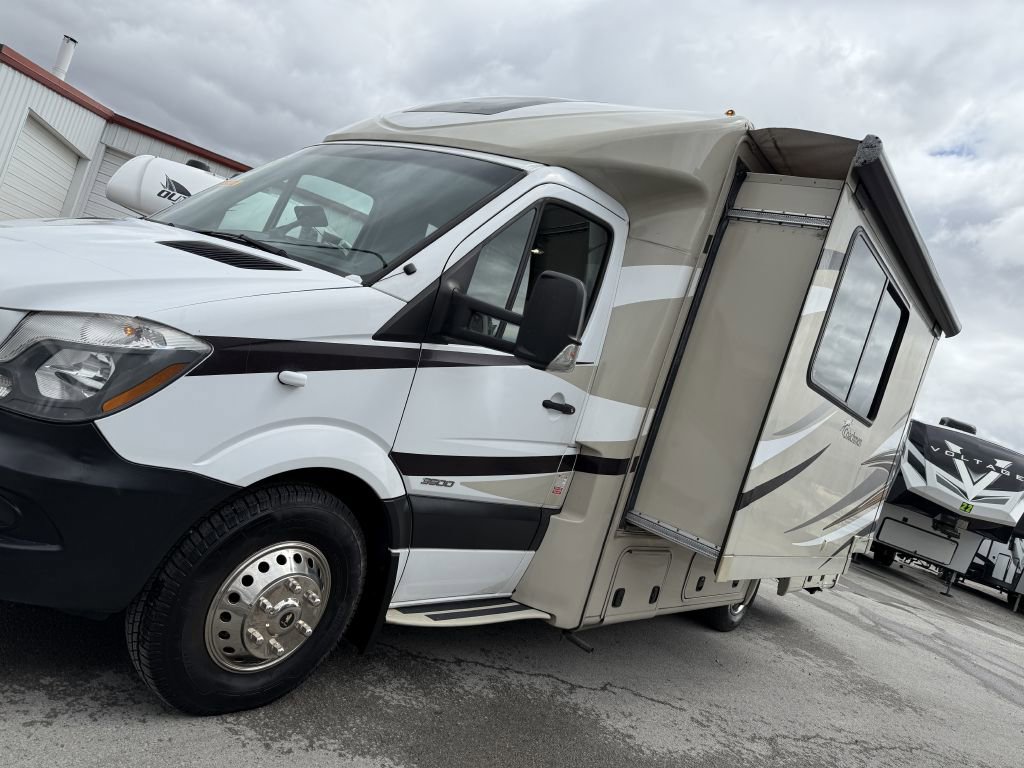 Used 2014 Mercedes-Benz Sprinter 3500 image 28