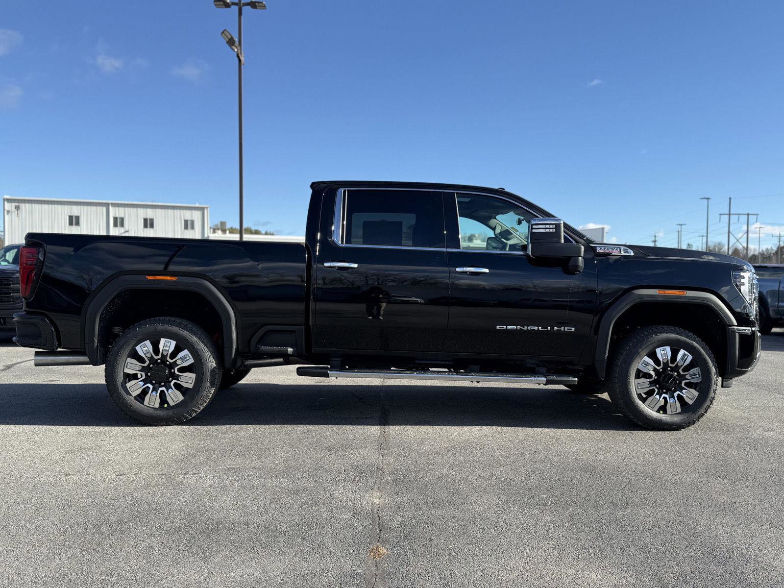 New 2026 GMC Sierra 2500 Denali w/ Denali Reserve Package image 4