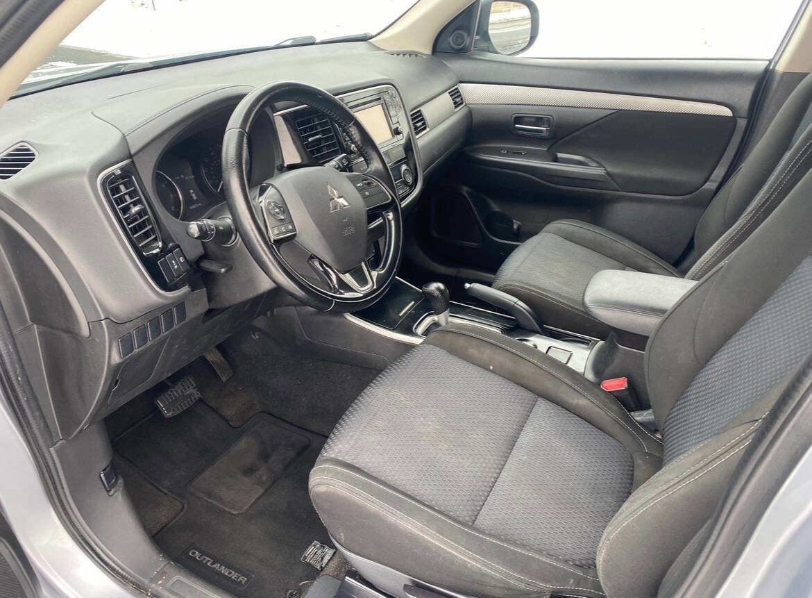 Used 2017 Mitsubishi Outlander ES image 11