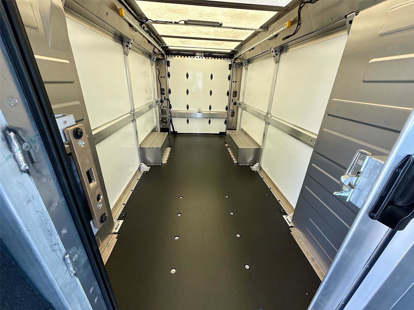 New 2025 Chevrolet Brightdrop 600 w/ Power Door Package AWD/4WD image 20