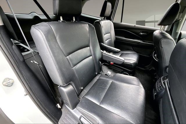 Certified 2020 Honda Pilot Touring image 23