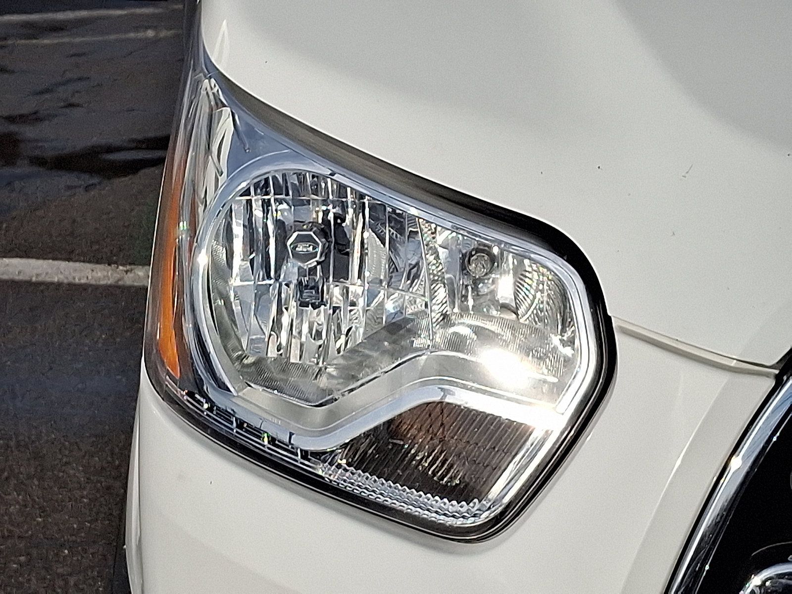 Certified 2019 Ford Transit 250 130 Low Roof w/ Exterior Upgrade Package image 9