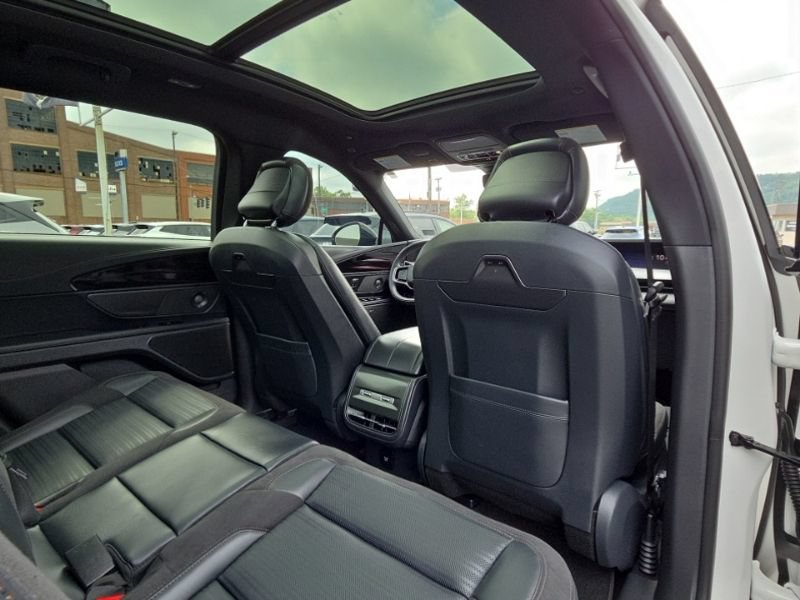 Used 2025 Lincoln Nautilus Reserve w/ Jet Appearance Package AWD/4WD image 19