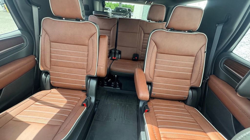 Used 2024 GMC Yukon Denali Ultimate w/ LPO, Floor Liner Package AWD/4WD image 35