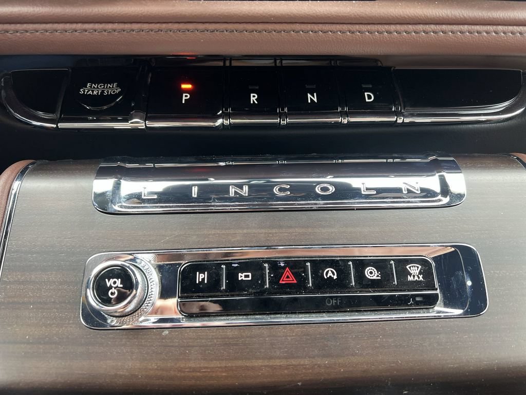 Certified 2025 Lincoln Aviator Reserve w/ Luxury Package RWD image 28