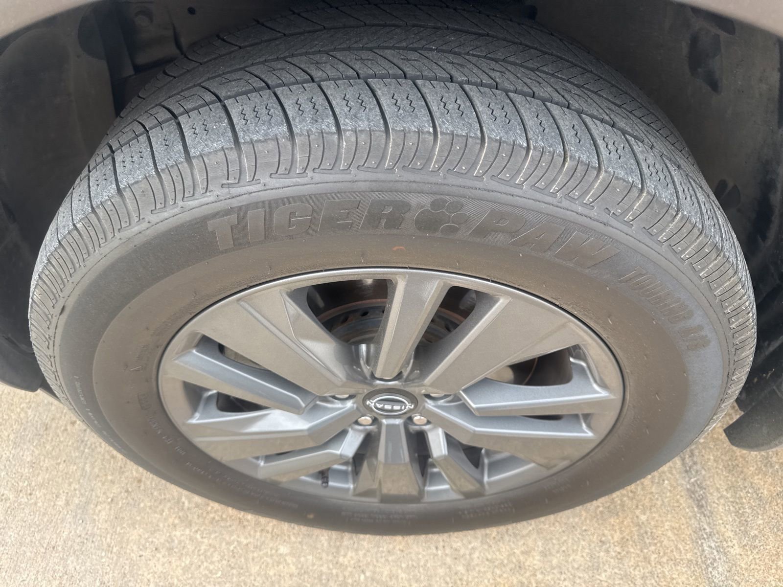 Used 2023 Nissan Pathfinder SV image 3