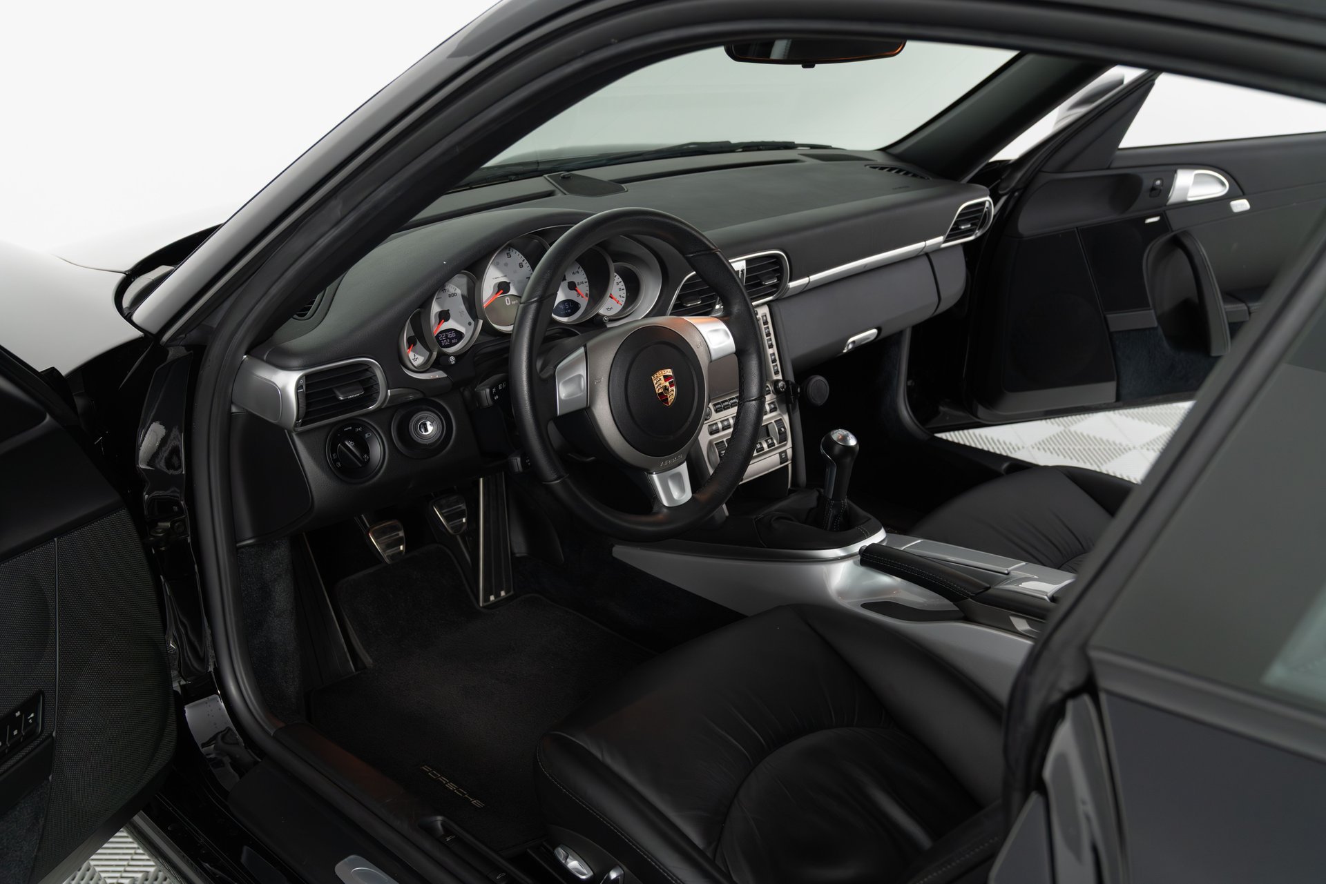 Used 2005 Porsche 911 Carrera S RWD image 11