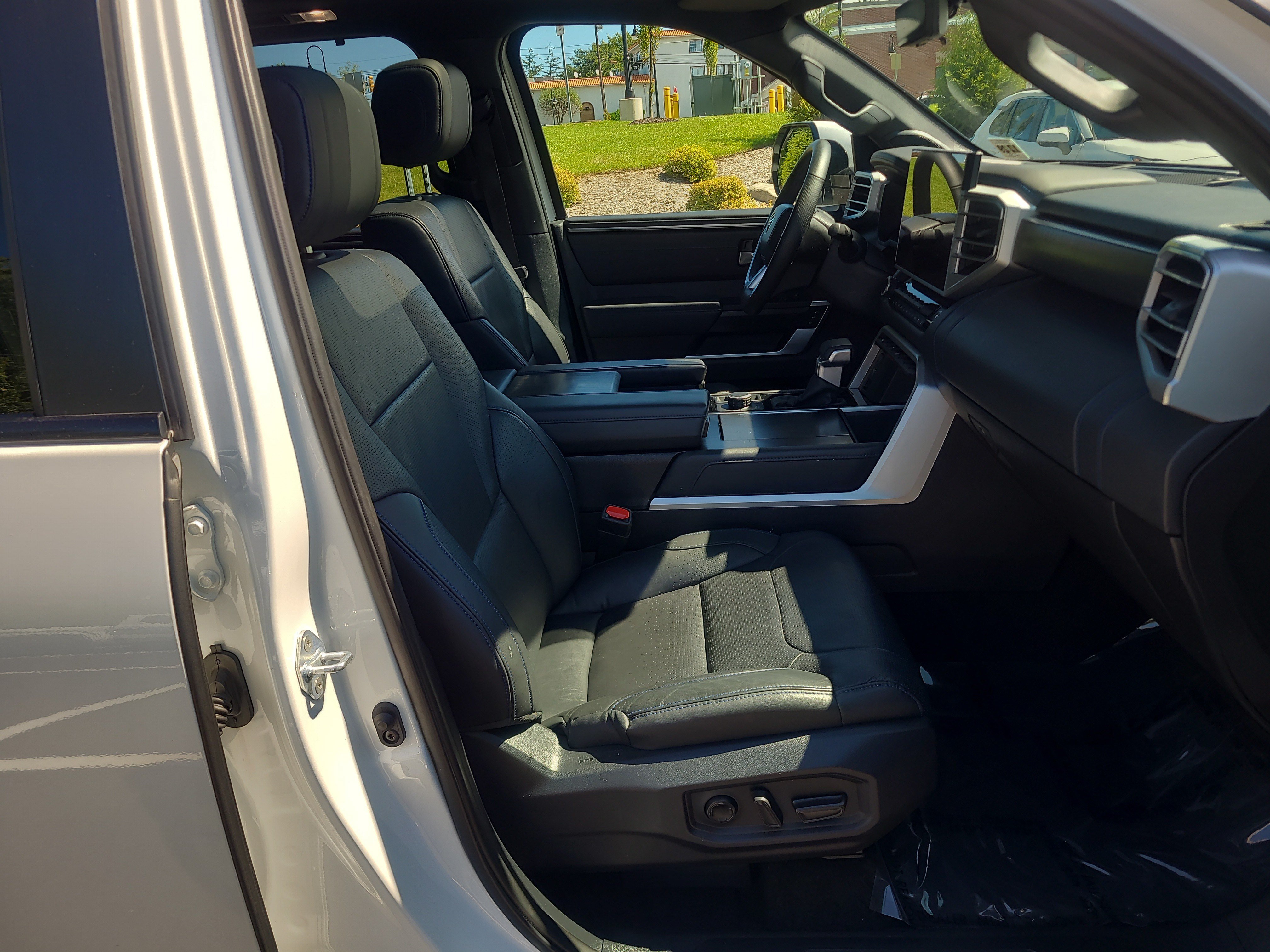 Certified 2025 Toyota Sequoia Platinum AWD/4WD image 17