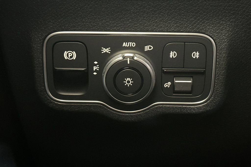 Certified 2026 Mercedes-Benz GLB 250 image 36