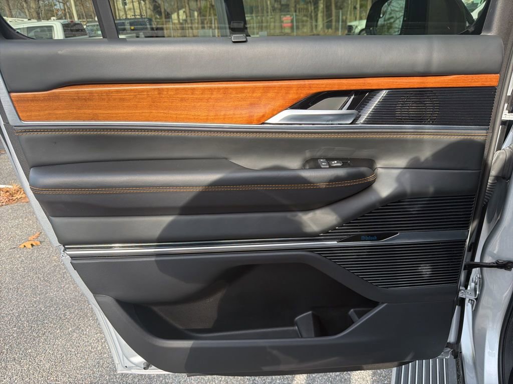 Used 2024 Jeep Grand Wagoneer L Series III image 21