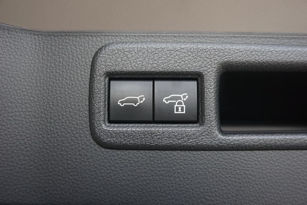 Certified 2024 Toyota Venza XLE AWD/4WD image 18