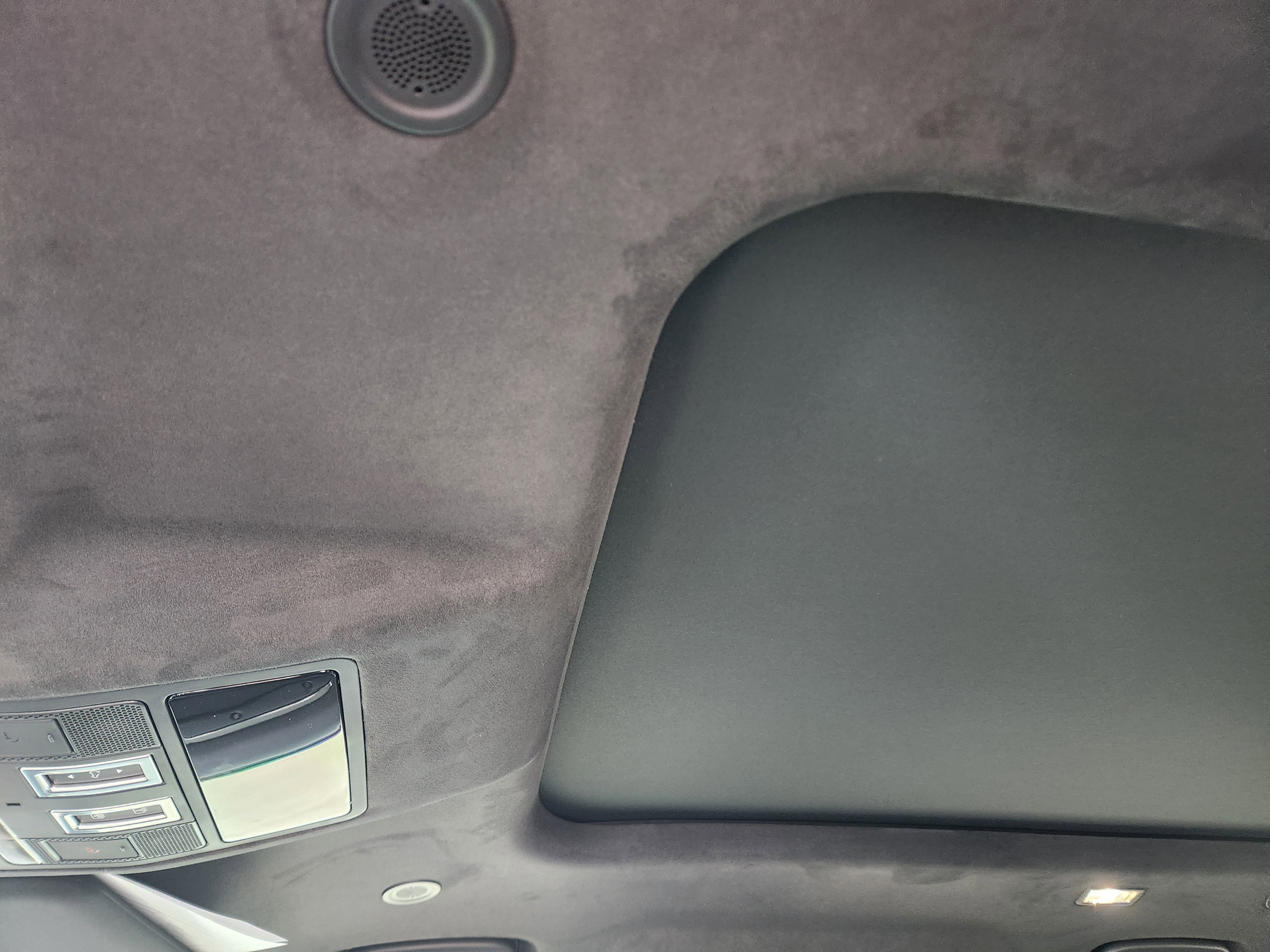 Certified 2025 Land Rover Defender 110 image 26