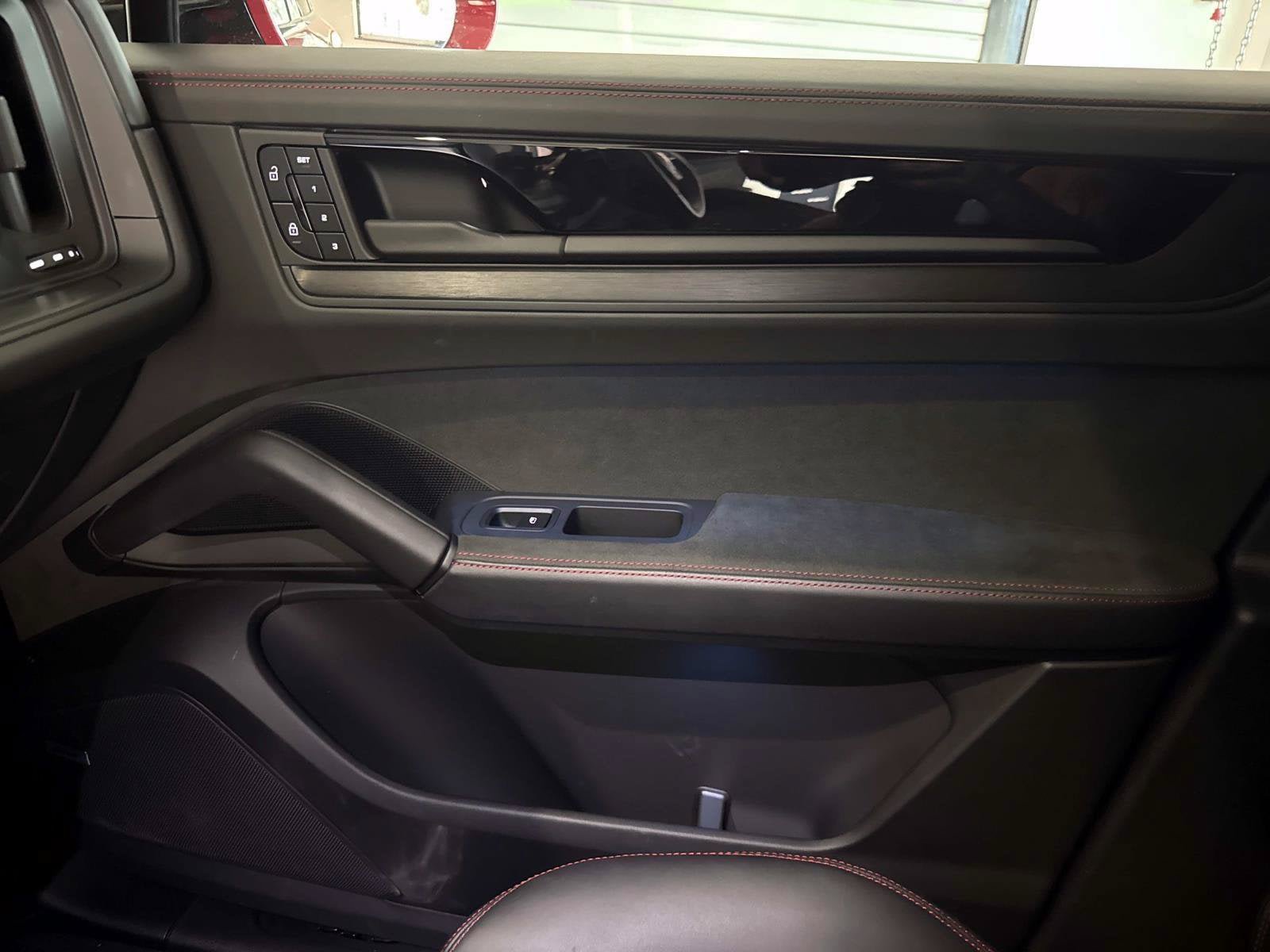 Used 2025 Porsche Cayenne GTS AWD/4WD image 24
