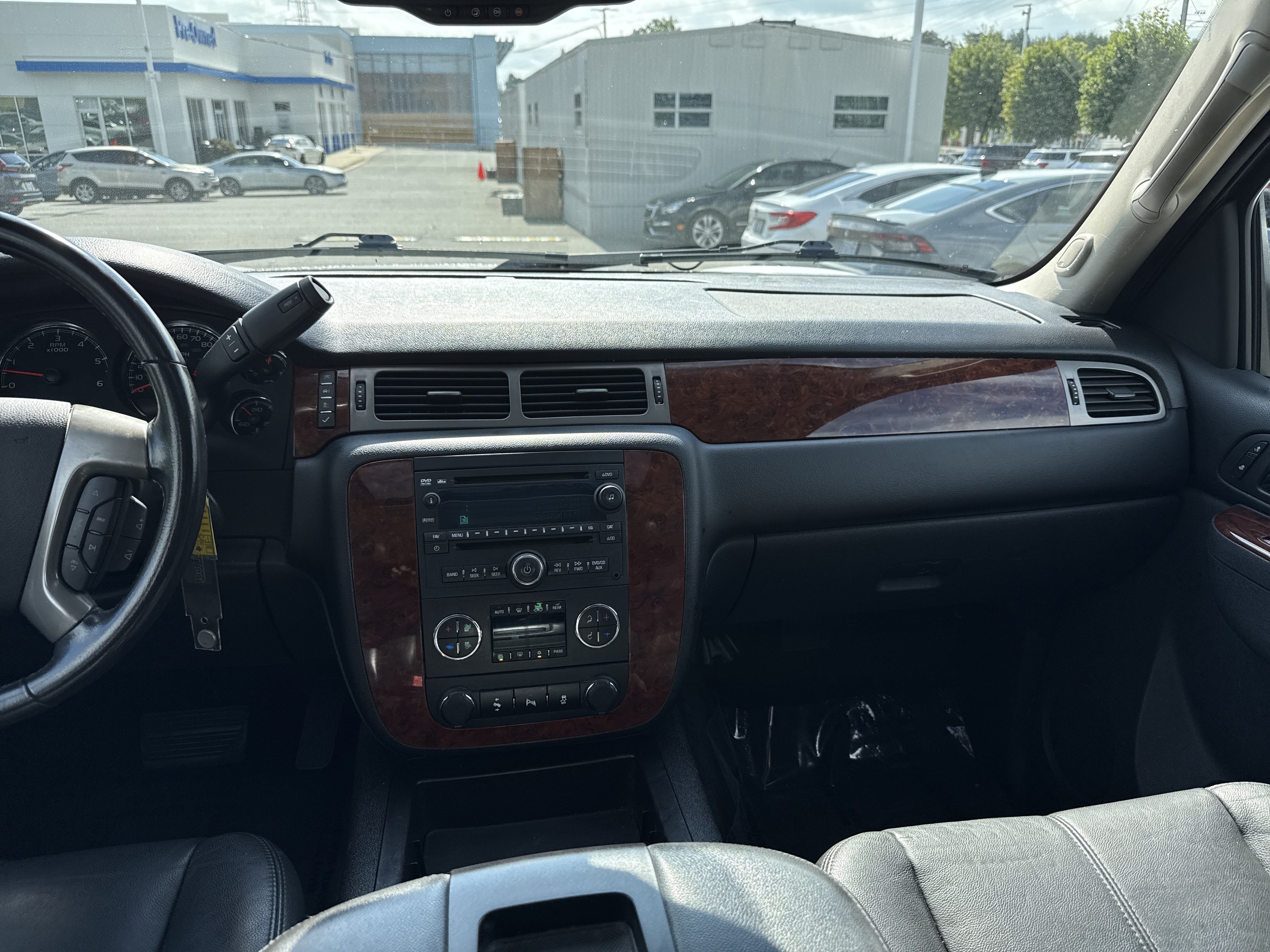 Used 2013 Chevrolet Tahoe LT w/ Luxury Package RWD image 30
