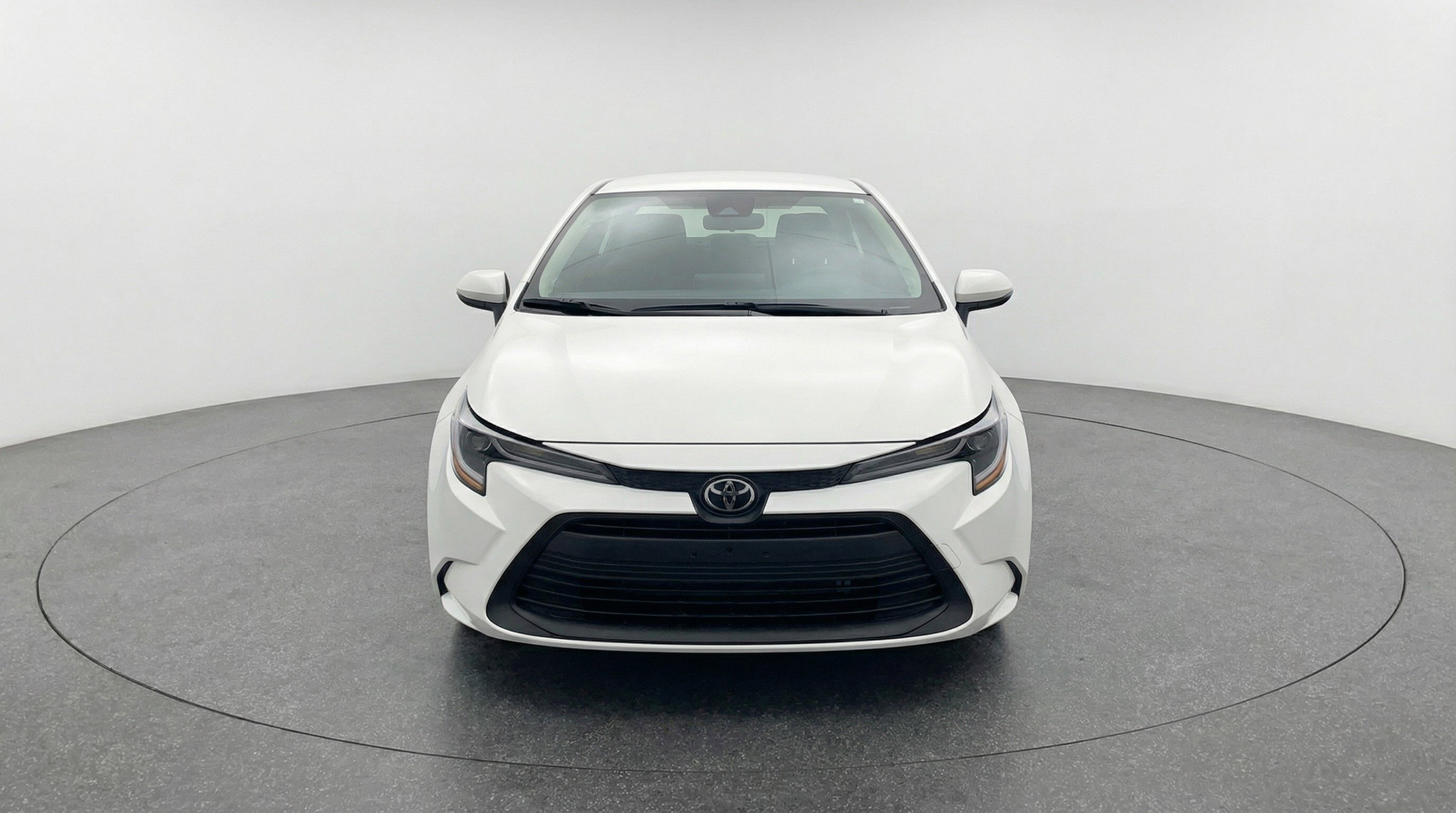 Used 2025 Toyota Corolla LE FWD image 2