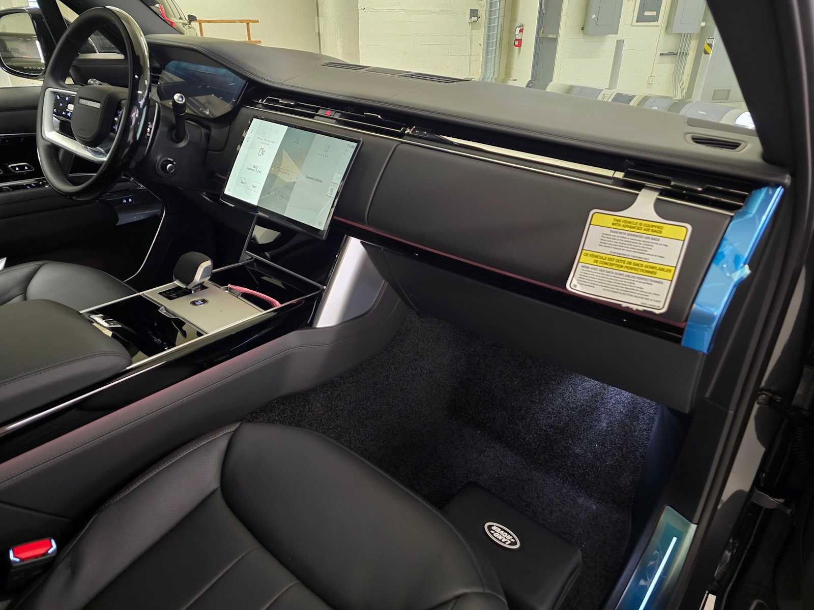 New 2026 Land Rover Range Rover Long Wheelbase SE AWD/4WD image 10