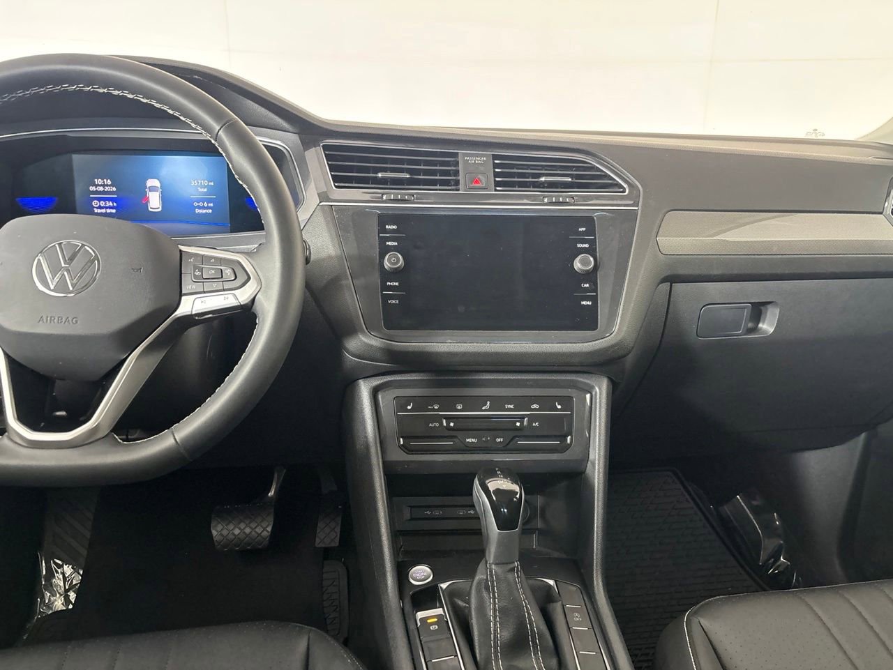 Used 2023 Volkswagen Tiguan SE w/ Panoramic Sunroof Package AWD/4WD image 21
