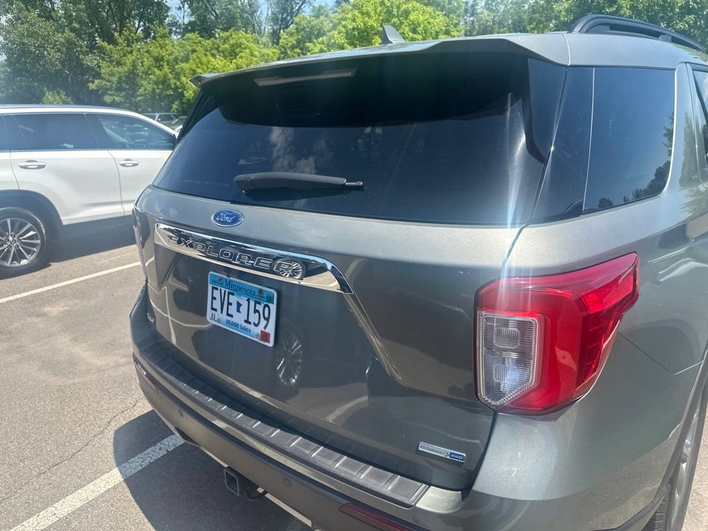 Used 2020 Ford Explorer XLT w/ Equipment Group 202A AWD/4WD image 28