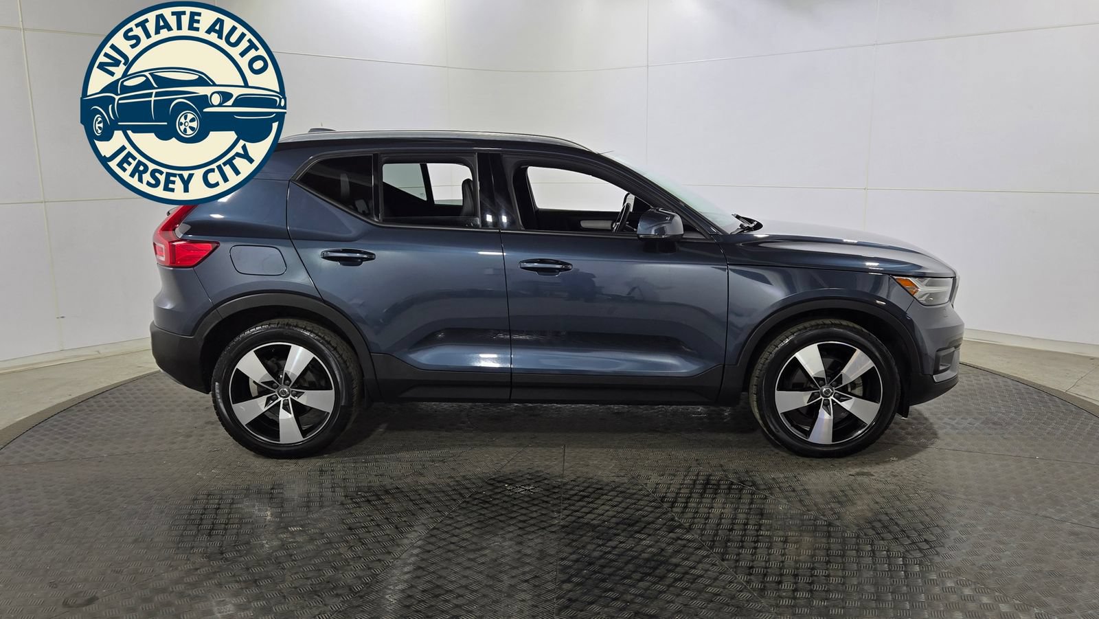 Used 2022 Volvo XC40 T5 Momentum w/ Premium Package AWD/4WD image 8