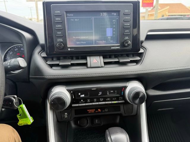 Used 2020 Toyota RAV4 LE image 21