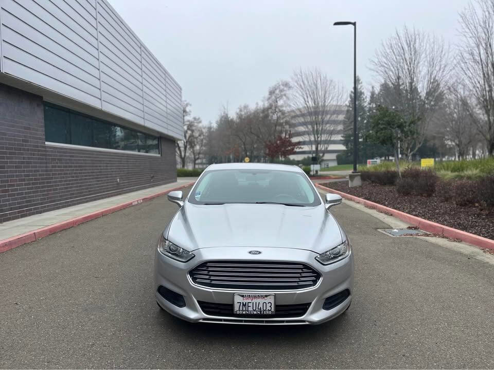 Used 2016 Ford Fusion SE image 3