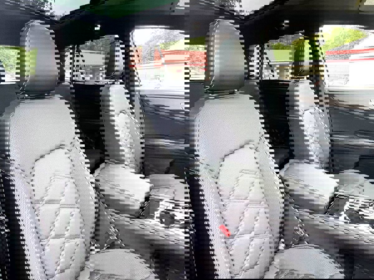 Used 2024 Volkswagen Atlas Cross Sport SE w/ Panoramic Sunroof Package image 10