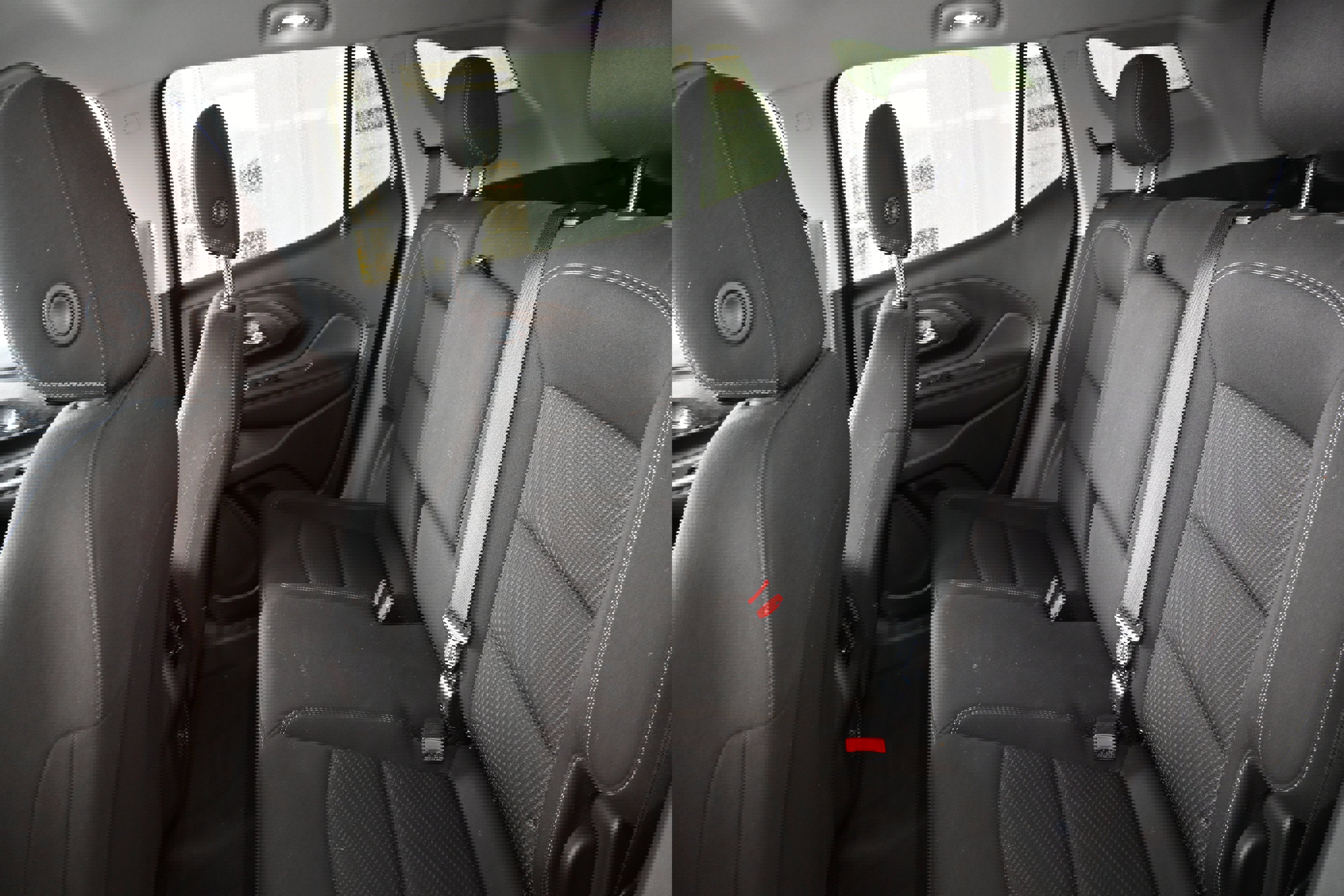 Used 2024 GMC Terrain SLE w/ Driver Convenience Package image 15