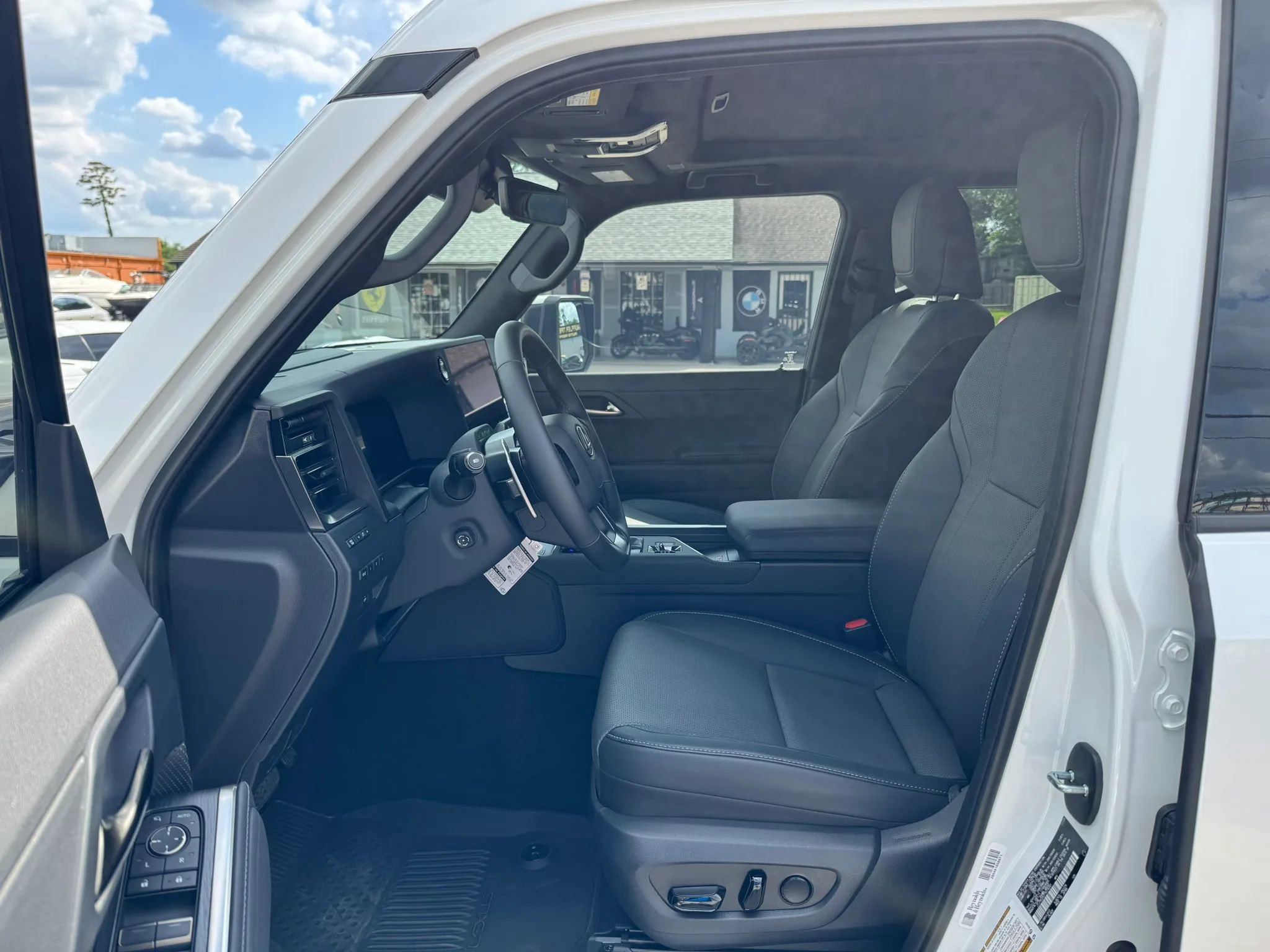 Used 2026 Lexus GX 550 w/ Accessory Package (2T) AWD/4WD image 19