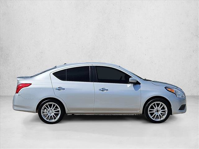 Used 2018 Nissan Versa SV FWD image 4