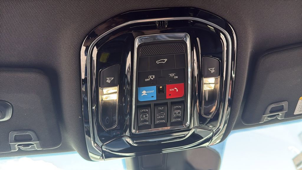 Used 2022 Jeep Grand Cherokee Summit AWD/4WD image 14