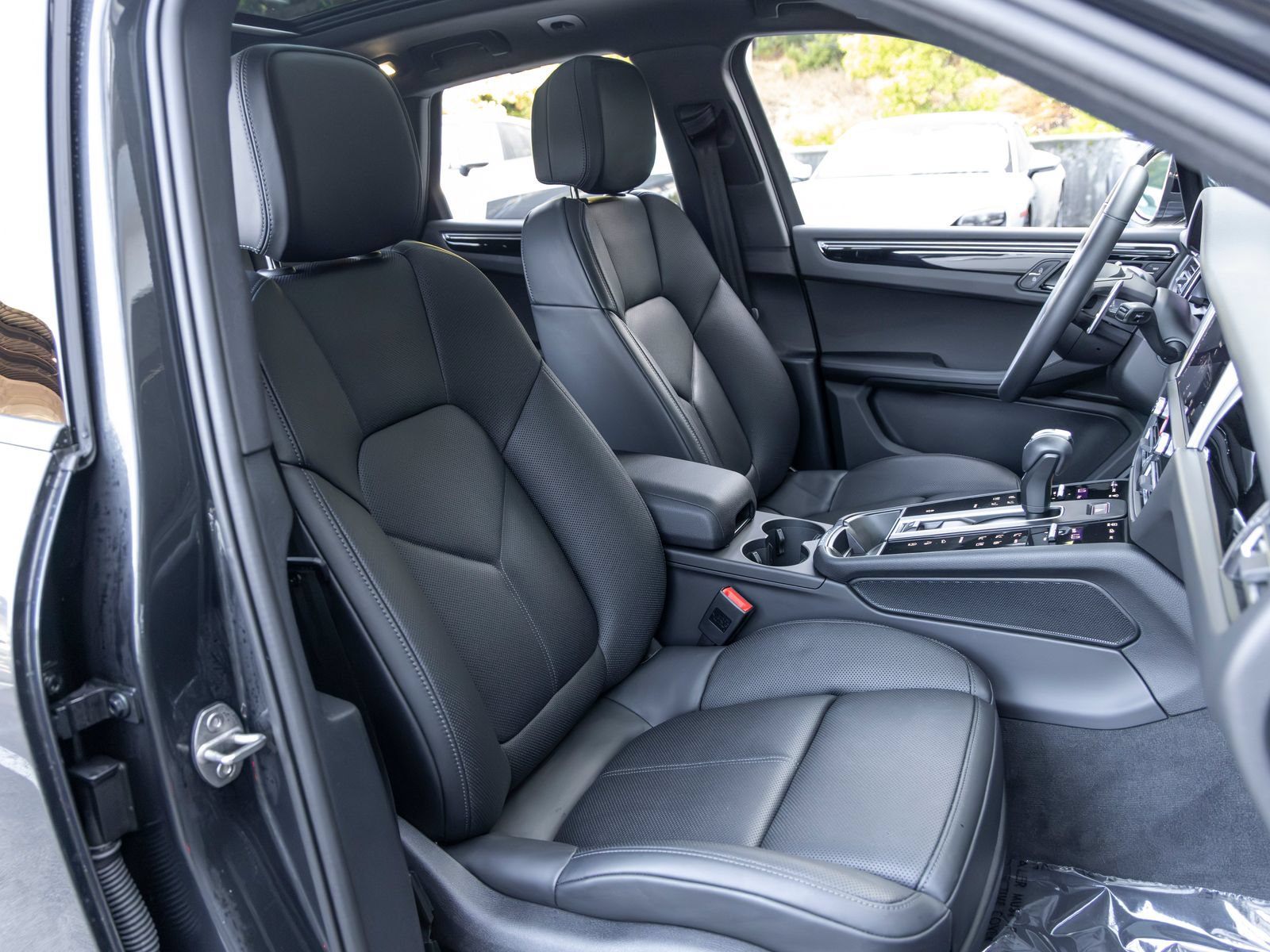 Certified 2026 Porsche Macan AWD/4WD image 68