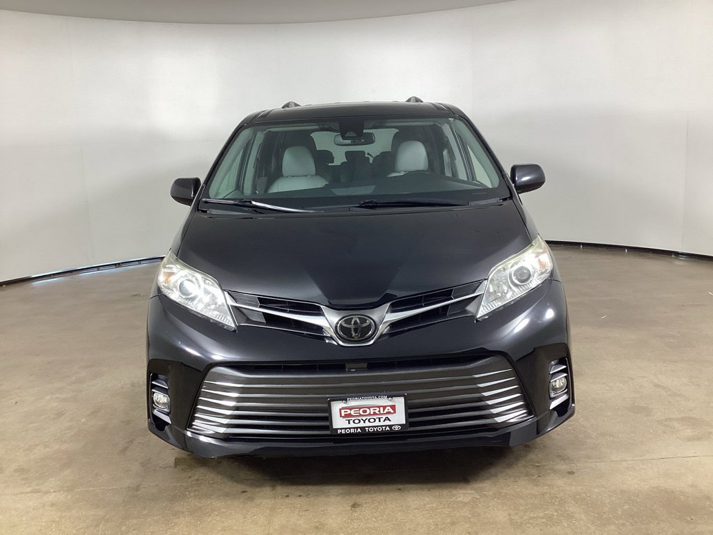 Used 2020 Toyota Sienna XLE FWD image 2