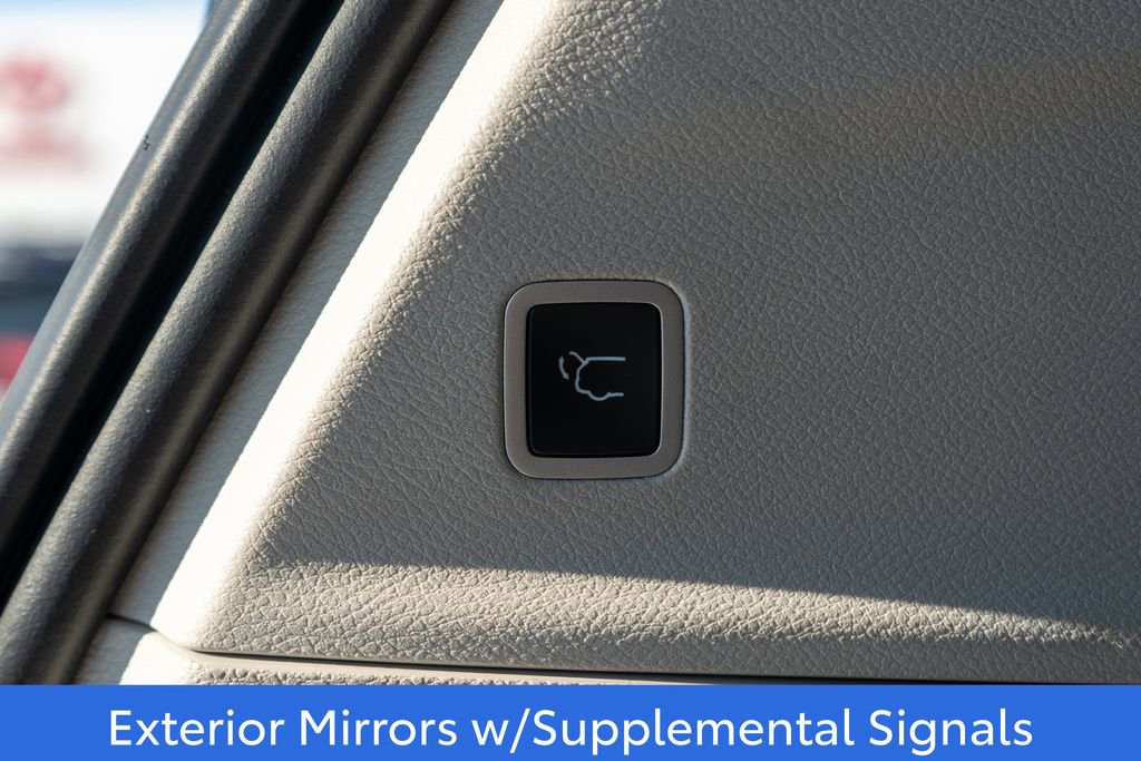 Used 2024 Chrysler Pacifica Select image 11