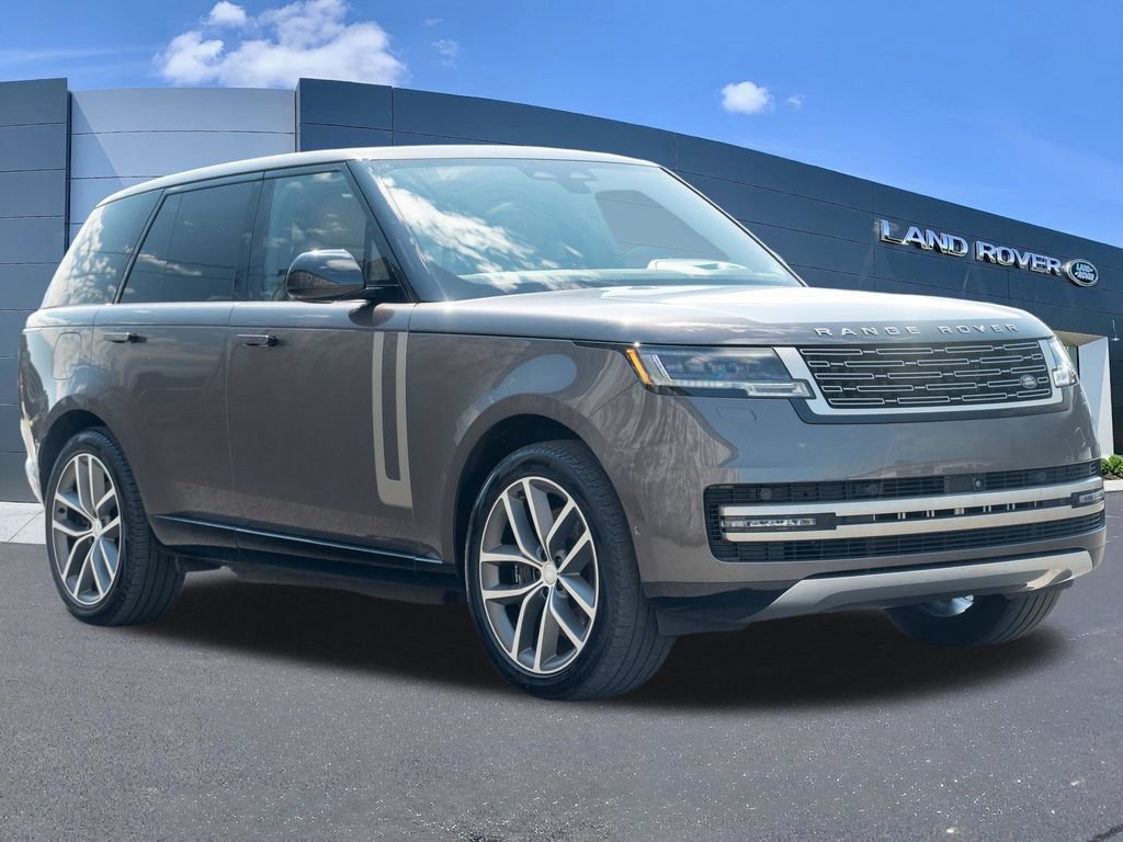 Used 2025 Land Rover Range Rover SE AWD/4WD image 3