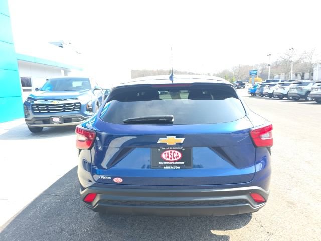 Used 2024 Chevrolet Trax LS w/ LS Convenience Package image 3