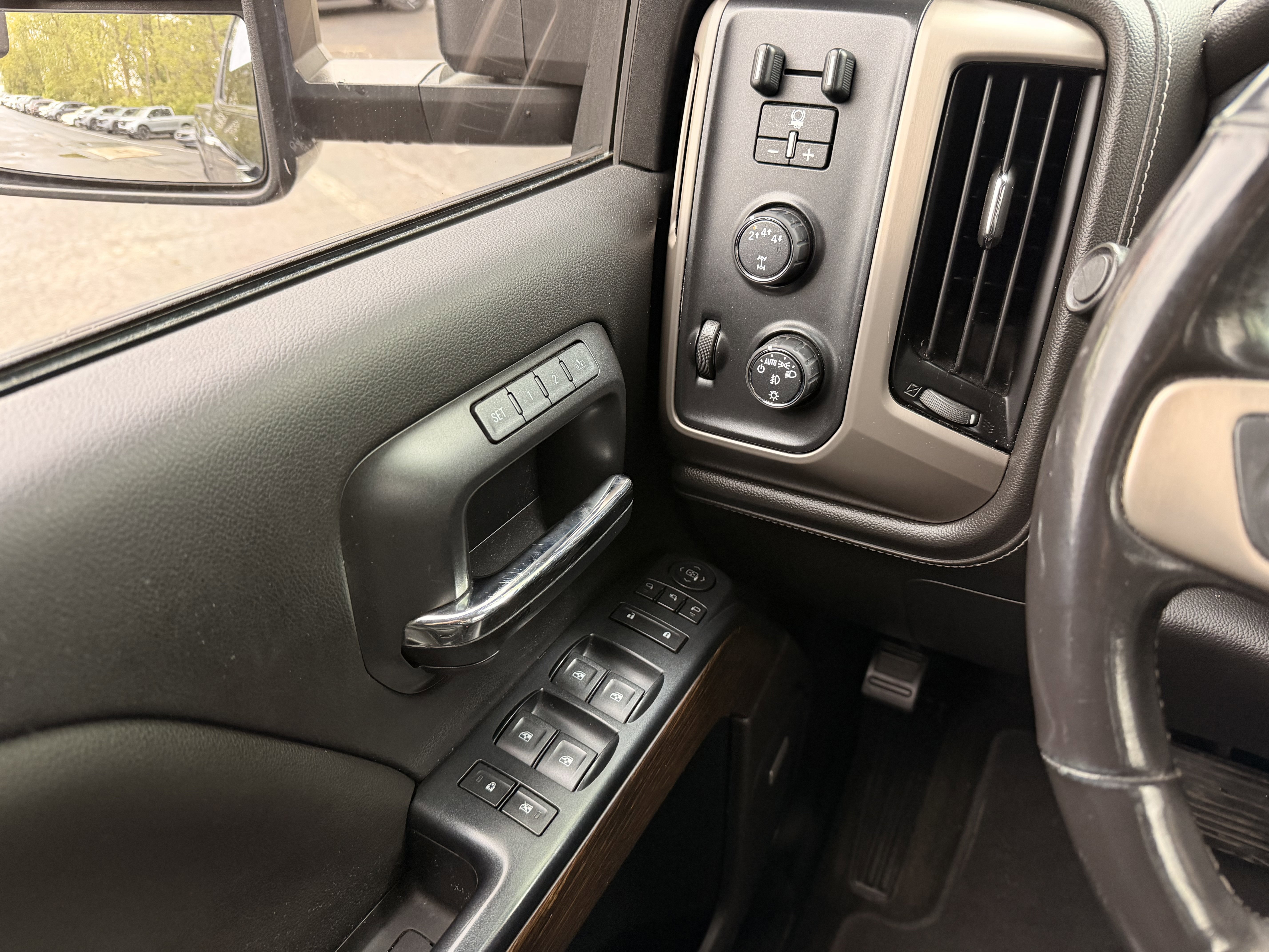Used 2017 GMC Sierra 2500 Denali w/ Duramax Plus Package AWD/4WD image 21