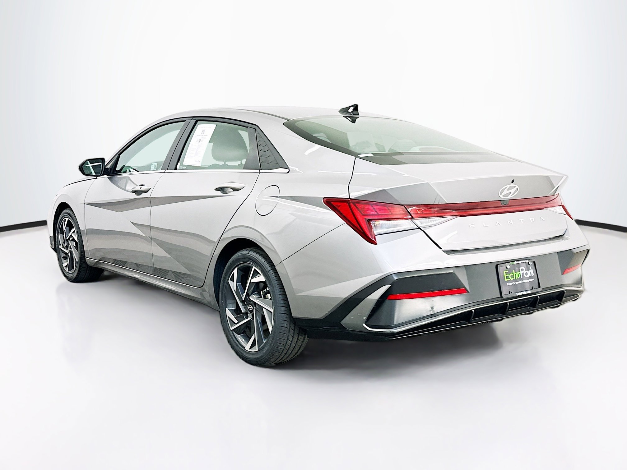 Used 2025 Hyundai Elantra SEL FWD image 5